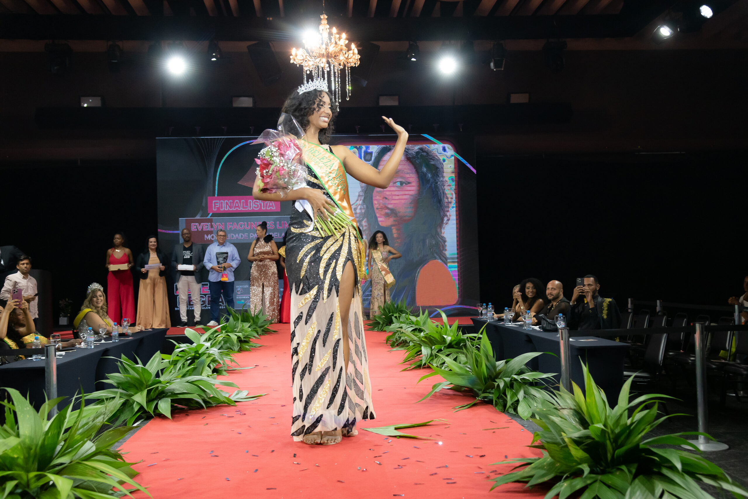 1º LUGAR- MODALIDADE PASSARELA-EVELYN FAGUNDES-2024